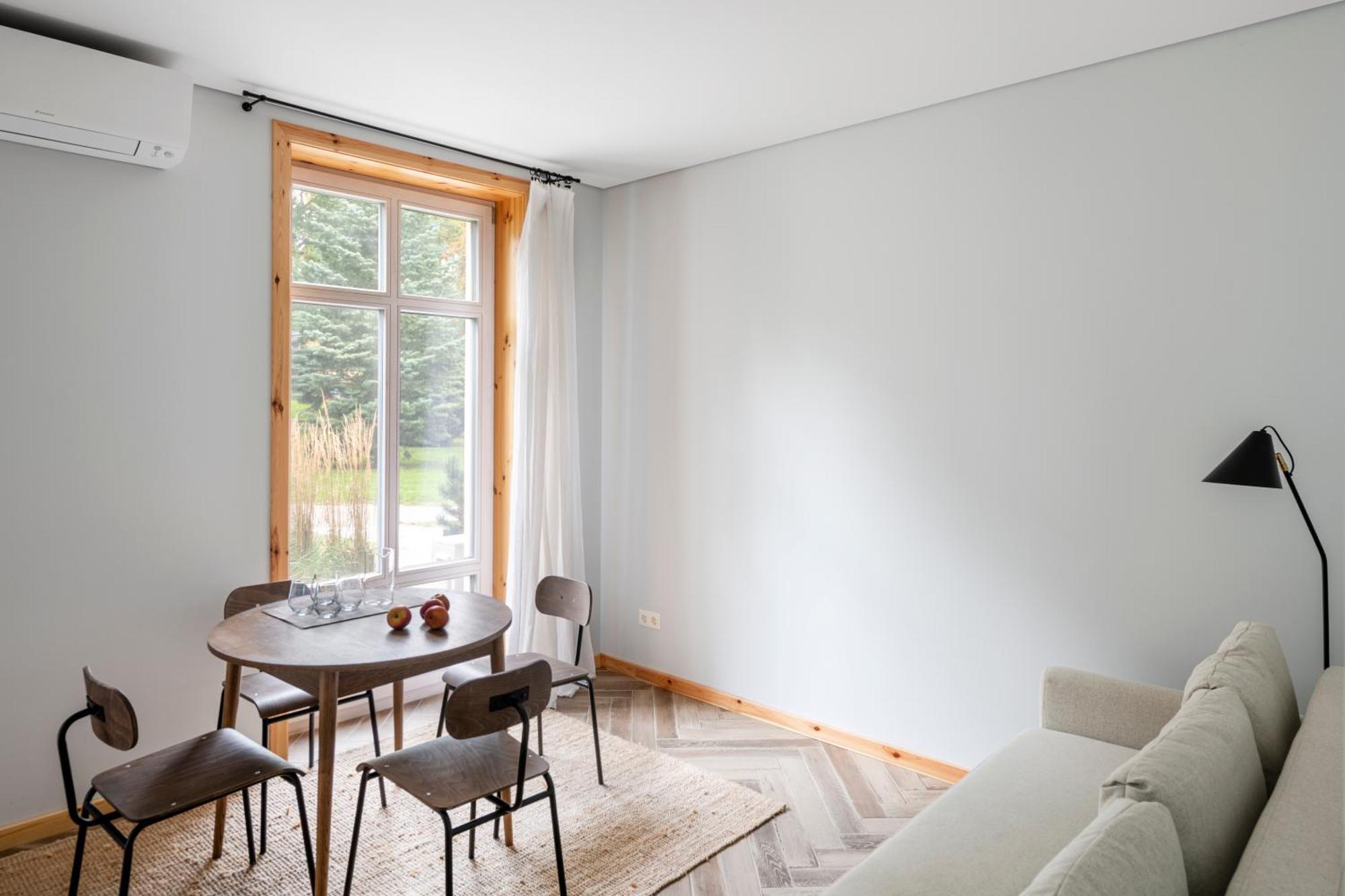 Uz Juru Mariu Juodkrantė Quarto foto