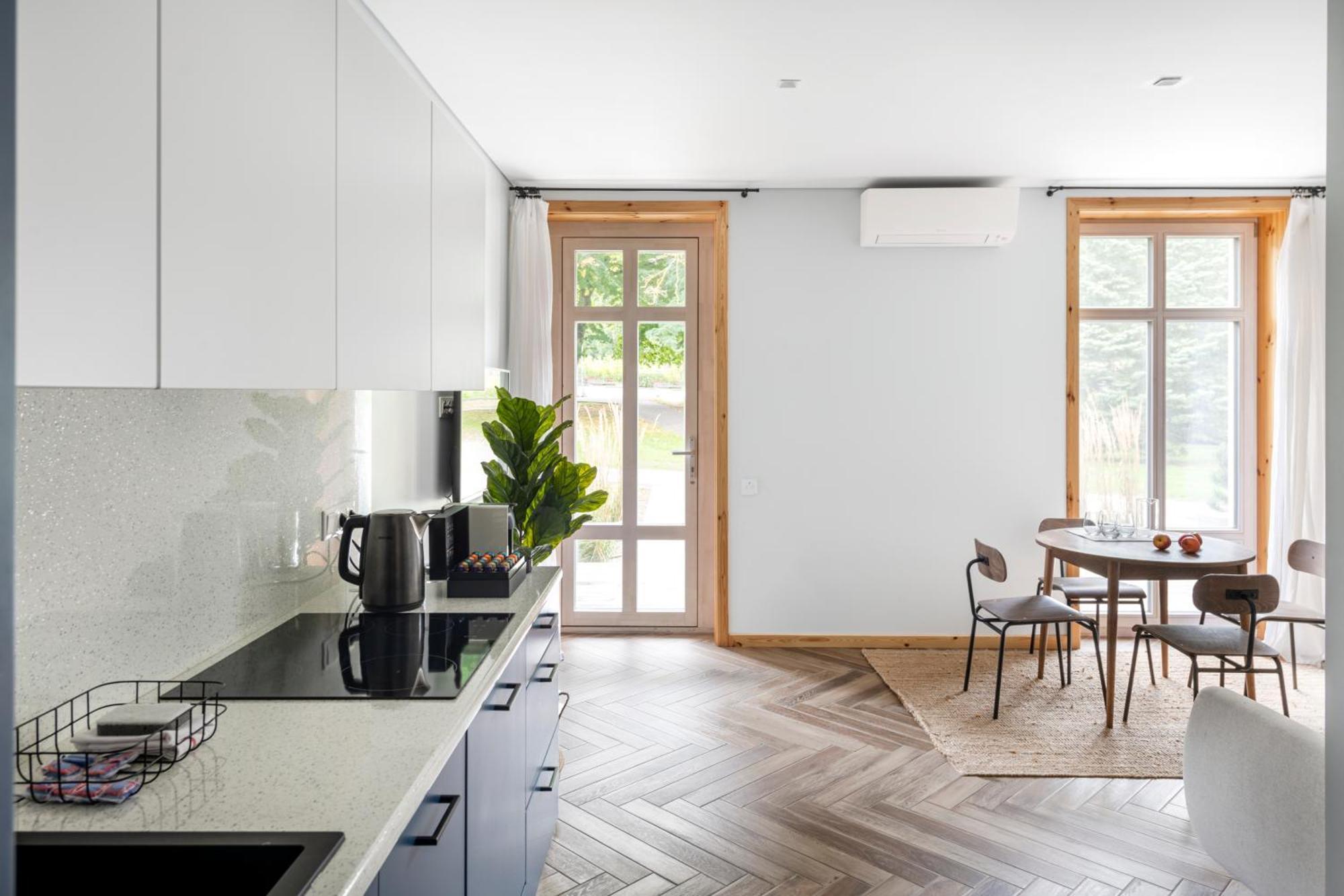 Uz Juru Mariu Juodkrantė Quarto foto