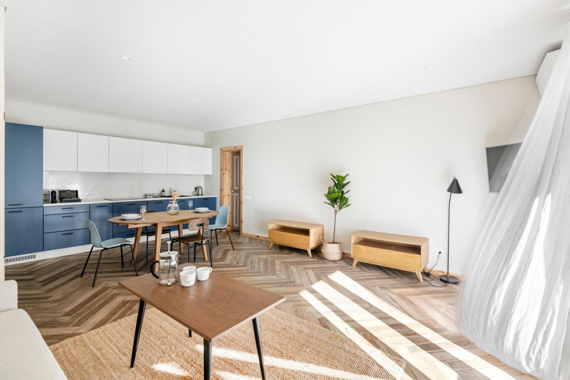 Uz Juru Mariu Juodkrantė Quarto foto