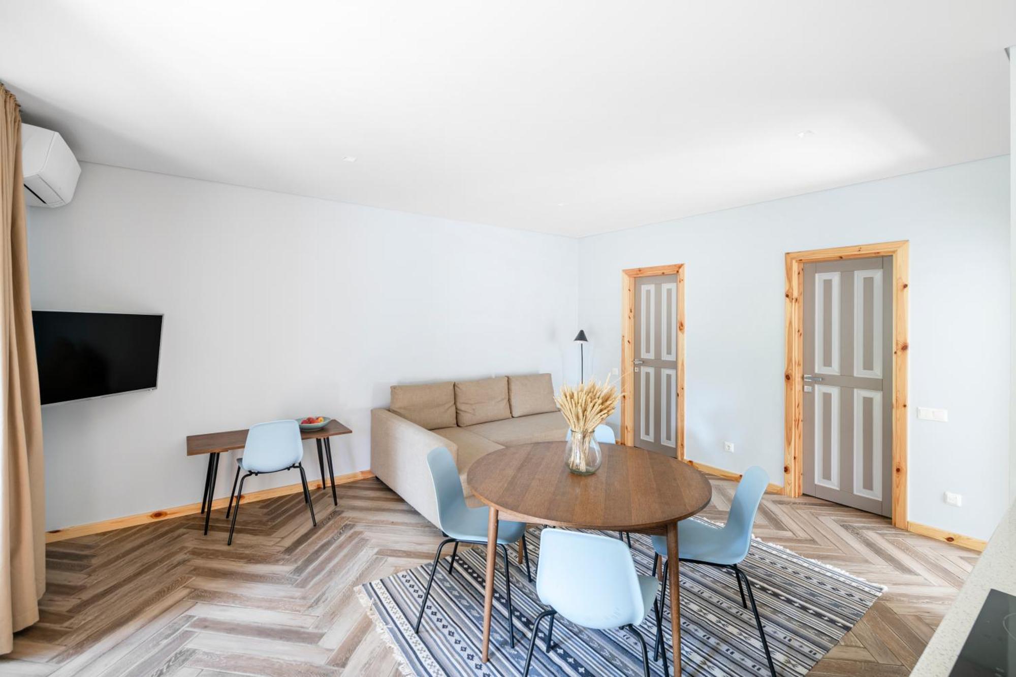 Uz Juru Mariu Juodkrantė Quarto foto