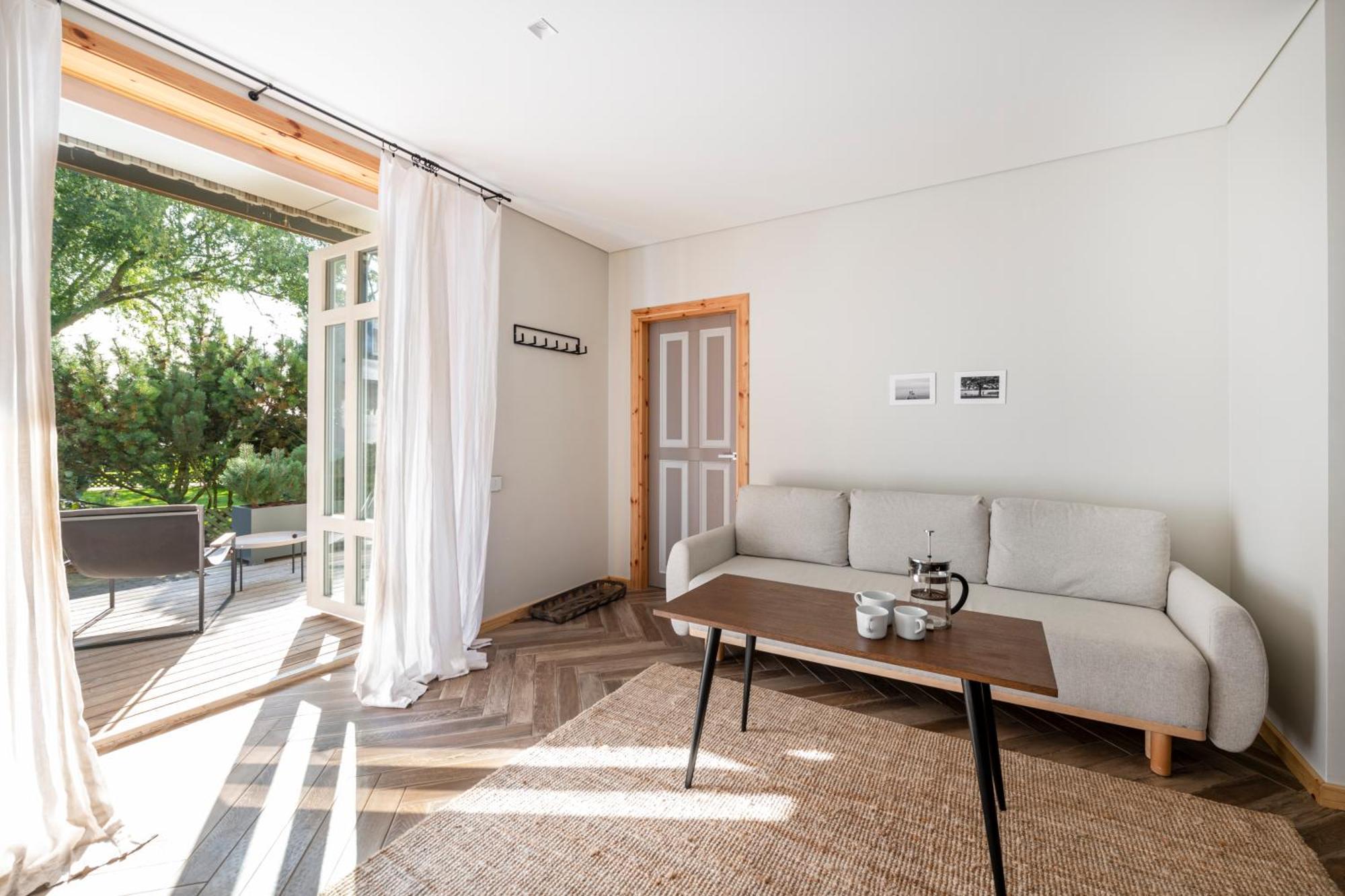 Uz Juru Mariu Juodkrantė Quarto foto
